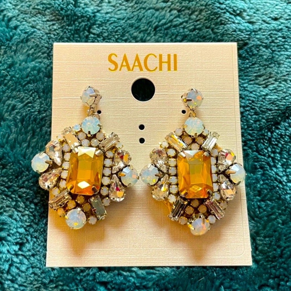 NWT Saachi costume earrings